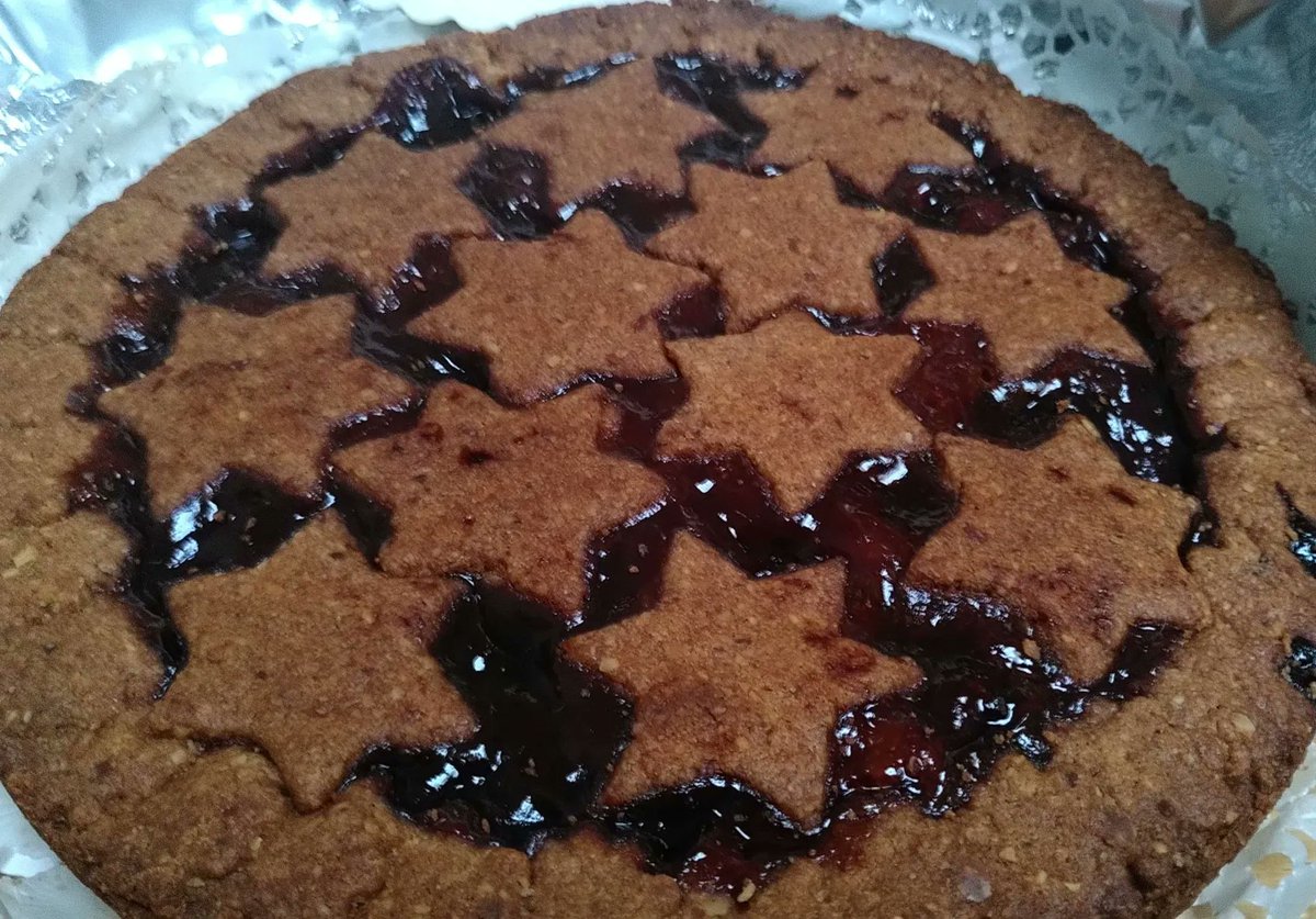 Nastja_the_Mox's tweet photo. Hab hier was, das ist ganz toll, aus 3. Gründen:
1. Ist es von einer ganz lieben Person gemacht
2. Sieht es lecker aus
3. Gehört es mir und ich muss es nicht mit euch teilen 
😎
#Linzertorte #handgemacht 🥰 https://t.co/qNJGgcJcW3
