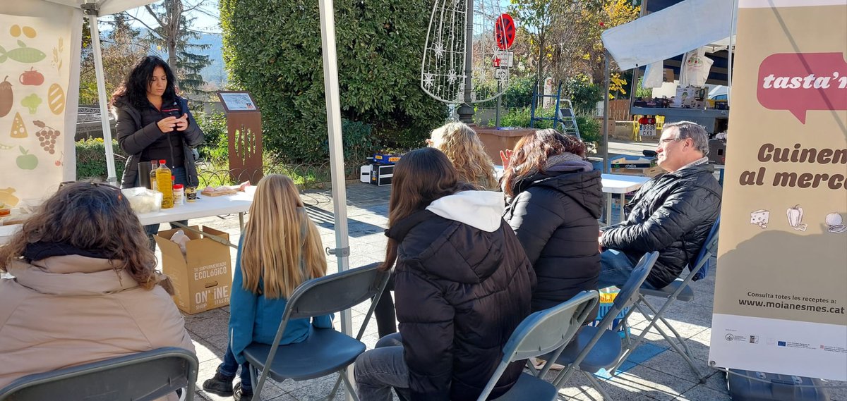 AjCastelltersol's tweet photo. Avui hem pogut gaudir del Taller de cuina amb productes del Moianès a l'espai Mercat de Castellterçol amb Mireia Anglada.

Esperem que ho hagueu passat molt bé!

@dibacat @comarcamoianes https://t.co/2W9lD7Dbqo