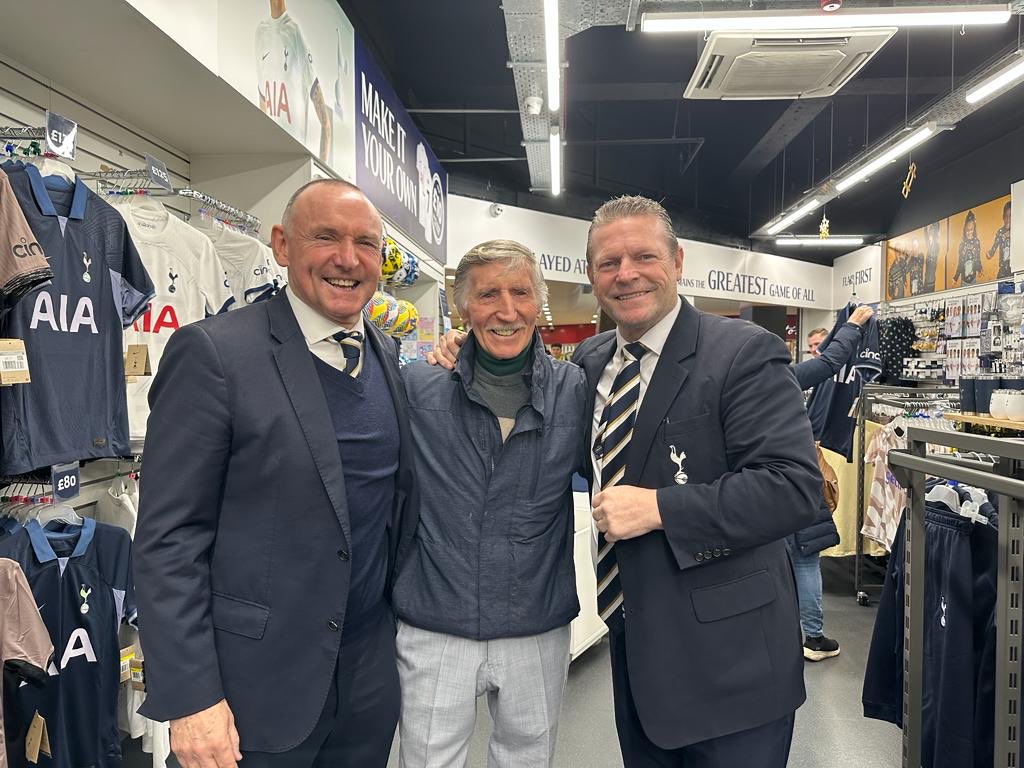 Great to see Paul Allen & ⁦⁦@1MickyHazard⁩ at Harlow ⁦@SpursOfficial⁩ shop this morning. Pleased to meet all our loyal supporters who came to say hello.