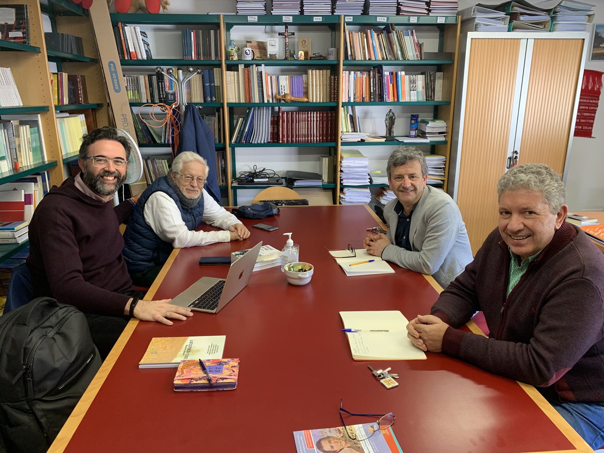 El Secretario de Misión de la Region de Europa #Marista #JoséAntonioRosa se reunió con los miembros del <a href="/IEM_UPSA/">IEM</a> para compartir proyectos y experiencias de ambas partes y afrontar nuevos retos. <a href="/upsa/">UPSA</a> <a href="/maristascompost/">Maristas Compostela</a> <a href="/maristasiberica/">Maristas Ibérica</a> <a href="/MaristasMedit/">MaristasMediterranea</a>