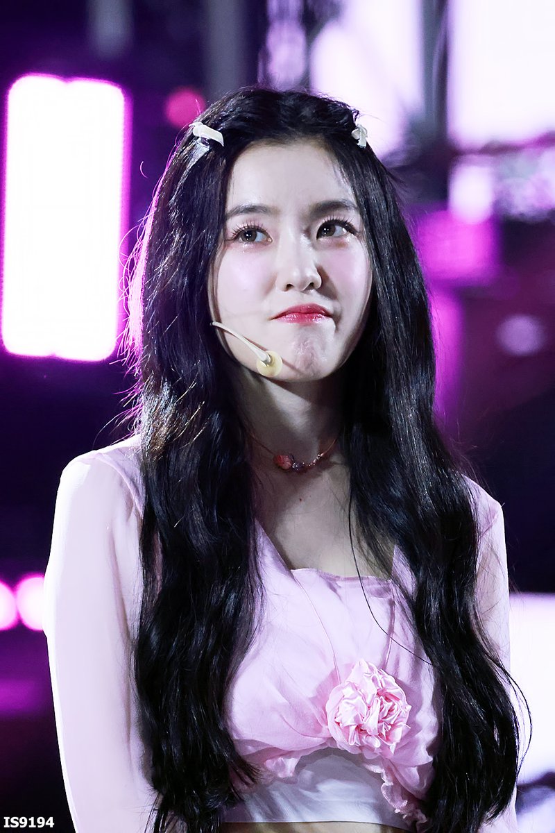 IS9194's tweet photo. 231213 #LAZADAFEST #아이린 #IRENE #슬기 #SEULGI https://t.co/coNPSnT94J