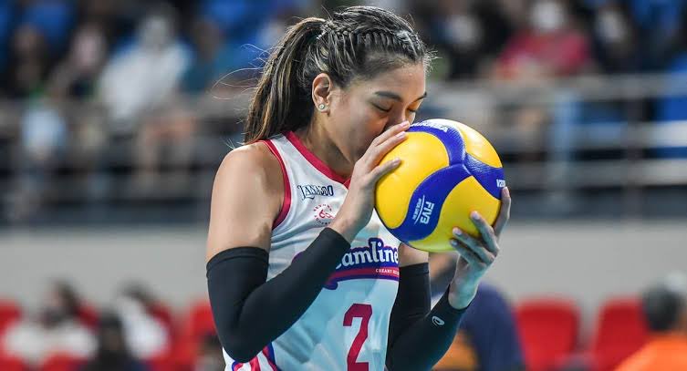 She is not called CLUTCH QUEEN for nothing. She is ALYSSA VALDEZ. 

Creamline bags the Gold!