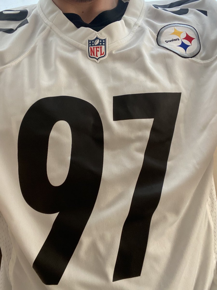 De facto Steelers playoff game today. I’m repping one of the last guys left who get the Steelers tradition. Who will bust his ass for a win. What jersey you going with? Let’s see ‘em.