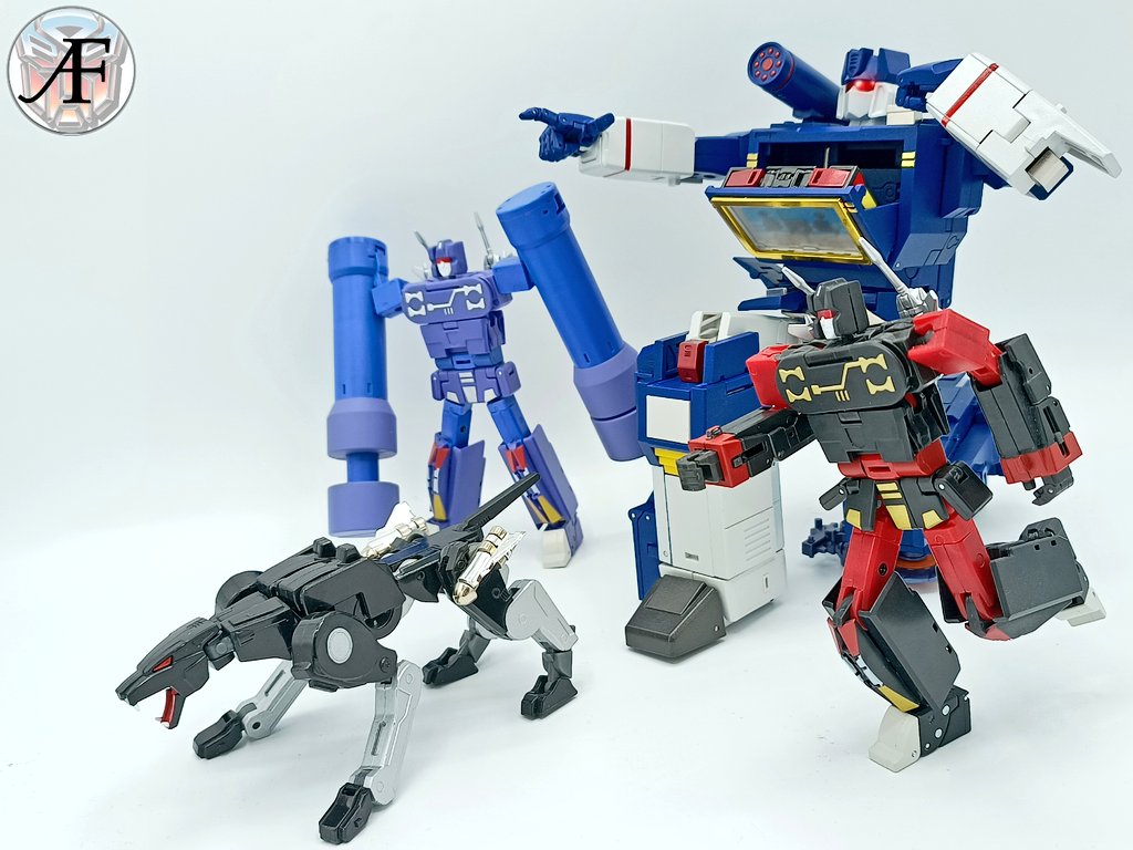ArrowFyre's tweet image. Operation, destruction!
Robot Paradise RP-01 Acoustic Wave &amp;amp; Ocular Max Riot, Furor and Jaguar 📷

#Transformers #robotparadise #Rumble #Riot #Frenzy #Furor #Ravage #Jaguar #MMC #mastermindcreations #OcularMax  #Decepticons #Soundwave #AcousticWave #Fanstoys #Masterpiece