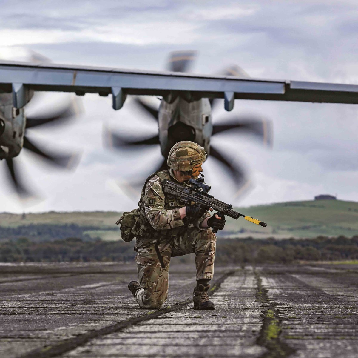 12 Days of @RAF images for Christmas - Day 4! II Squadron RAF Regiment deployed alongside  Air Mobility Forces as part of Excercise Tartan Spirit. The training saw RAF Gunners protect Hercules and Atlas aircrafts
#RAFCalendars  #12DaysOfRAF #ChristmasCountdown