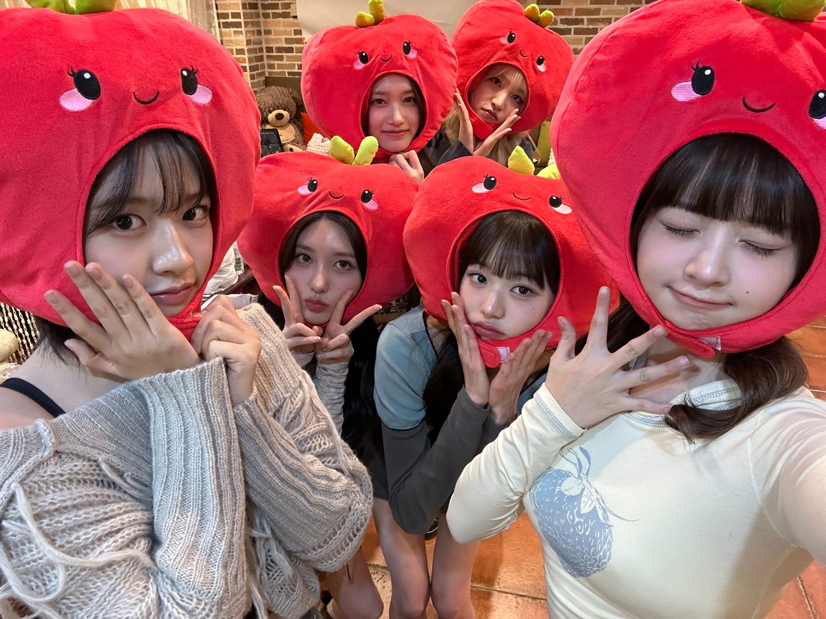 IVE_twt's tweet image. 아이브가 사과가 되어버려도 좋아해줄거야...?🥺🍎

#IVE #아이브 #REI #레이
