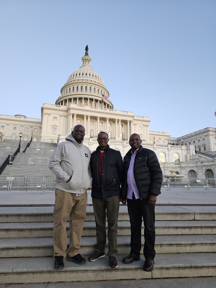RichardKabanda2's tweet photo. After technical discussions with colleagues from @UNICEF @USAID @AfricaCDC et all in πΊπΈ on Strengthening #CommunityHealthSystems, we visited Capitol-Hill, tye white house & other historic sites in Washington DC. https://t.co/UcDIMcBabl