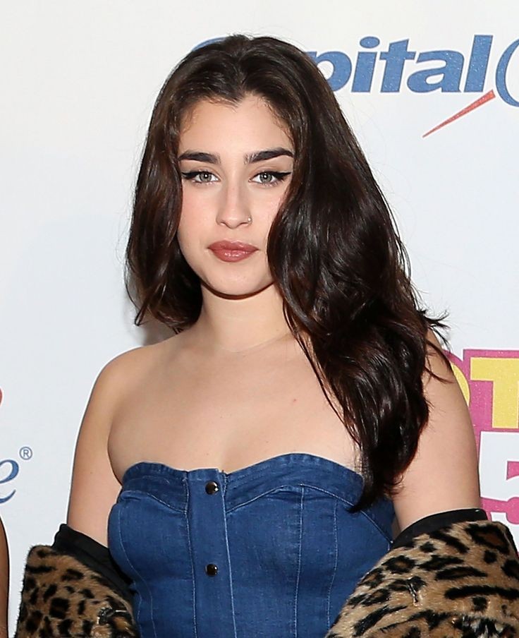 Mayaeduarda8's tweet photo. Lauren Jauregui reagindo "mãe, eu sou gay" a thread: https://t.co/2kYWw5x8YA
