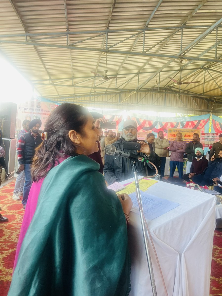 DaamanB's tweet photo. केंद्र सरकार आपके द्वार, 
#ViksitBharatSankalpYatra 
की #ModiKiGuarantee वाली गाड़ी 
आज सुनाम विधान सभा के गाँव खुर्राना  (लोक सभा संगरूर,पंजाब )में लगाया गया । 
इस कैम्प में विशेष रूप से  भाजपा के राज्य सभा सांसद श्रीकृष्ण कुमार पवार जी पहुँचे,  
प्रशासन के साथ साथ मेरी टीम भी वहाँ मौजूद रही, जिन्होंने मौके पर लाभार्थियों के फार्म भर उन्हें केंद्र सरकार की भिन्न भिन्न योजनाओं से जोड़ा और लाभ दिया॥ 
प्रधान मंत्री उज्ज्वला योजना के द्वारा लाभार्थियों को फ़्री गैस कनेक्शन भी बाँटे गए ॥

@BJP4India @BJPPunjab @narendramodi @AmitShahOffice @JPNadda @blsanthosh @gssjodhpur @mansukhmandviya @sunilkjakhar @vijayrupanibjp @manthriji