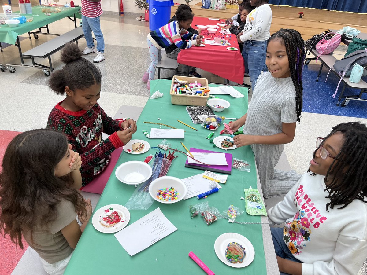 Gabe2687's tweet photo. College Park SCA knows how to throw a holiday party. What a great group of officers and representatives. Wishing you a happy holiday from CPES SCA🎄@DrManigo @sarapmendez1 @CPES4LIFE @VBTitleI @vbschools @JnetVA https://t.co/B1ne4Ea01Q