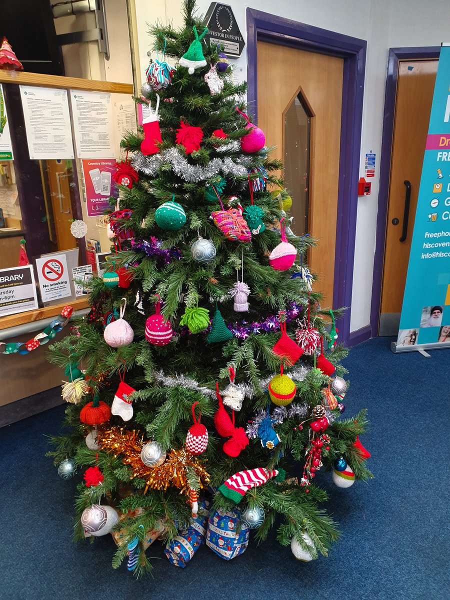 LongfordWMP's tweet photo. PCSOs from Henley & Longford team held a #Christmas Storytime event at #BellGreenLibrary today. The children really enjoyed it and they all received a Christmas gift. Thank you to @covlibraries for having us! https://t.co/UYhfvYIU2L