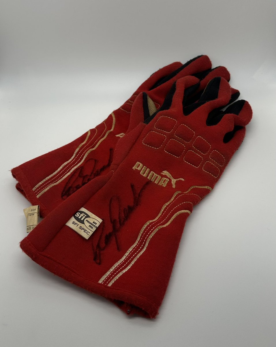 On the 3rd day of VIRmas, VIR gave to me, a chance to win racing gloves worn and autographed by <a href="/RayEvernham/">ray evernham</a>!
#12DaysofVIRmas  

How to enter for a chance to win:
1. RT &amp; Like this Post ❤
2. Follow VIR 📲