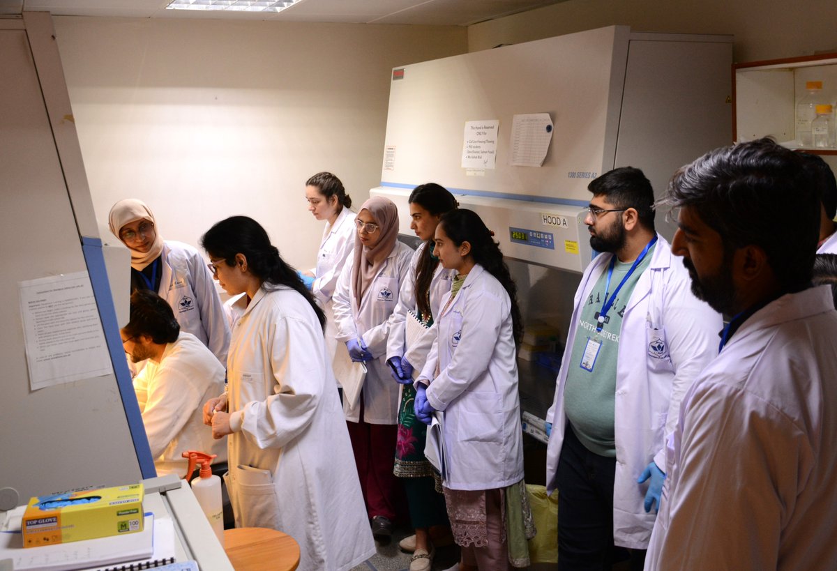 S_Fozail's tweet photo. Day 3: Hands-on Workshop on Cell Culture Techniques at the Department of Life Sciences, SBASSE, LUMS:  
Closing the chapter on an incredible workshop. Our journey through cell culture and microscopy has been nothing short of extraordinary. 🧪
@Sainsdaan 
@sbasselums
@BiologyLums https://t.co/F9SOO3EVzF