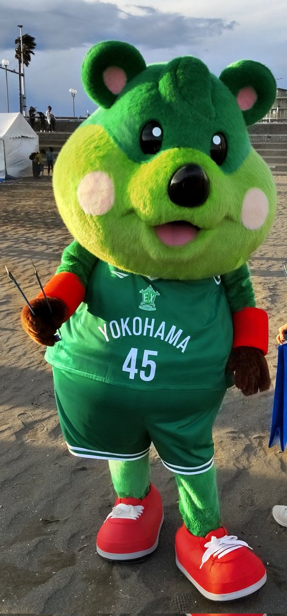 038takaaru15's tweet photo. 初めましてのピックくん！
Bリーグマスコットちゃんで、会えたのあなたが初めてだよ😆
べえさん、若殿とごあいさつ😌
#45pick https://t.co/TmrNrWKuoq