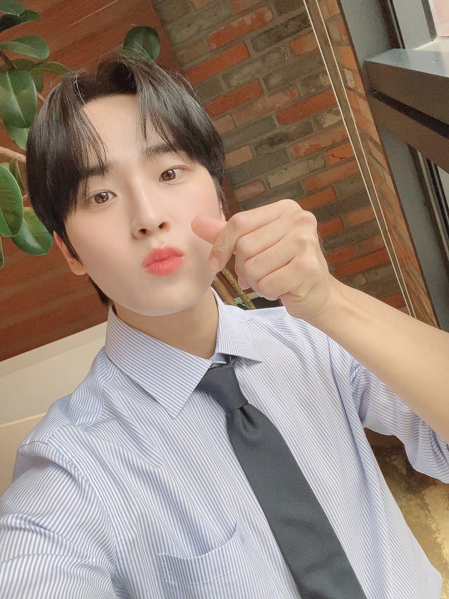 hourly_bae's tweet photo. #배승민 #골든차일드 😘 https://t.co/LEJfeQpPFS