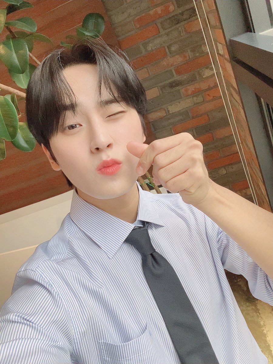 hourly_bae's tweet photo. #배승민 #골든차일드 😘 https://t.co/LEJfeQpPFS