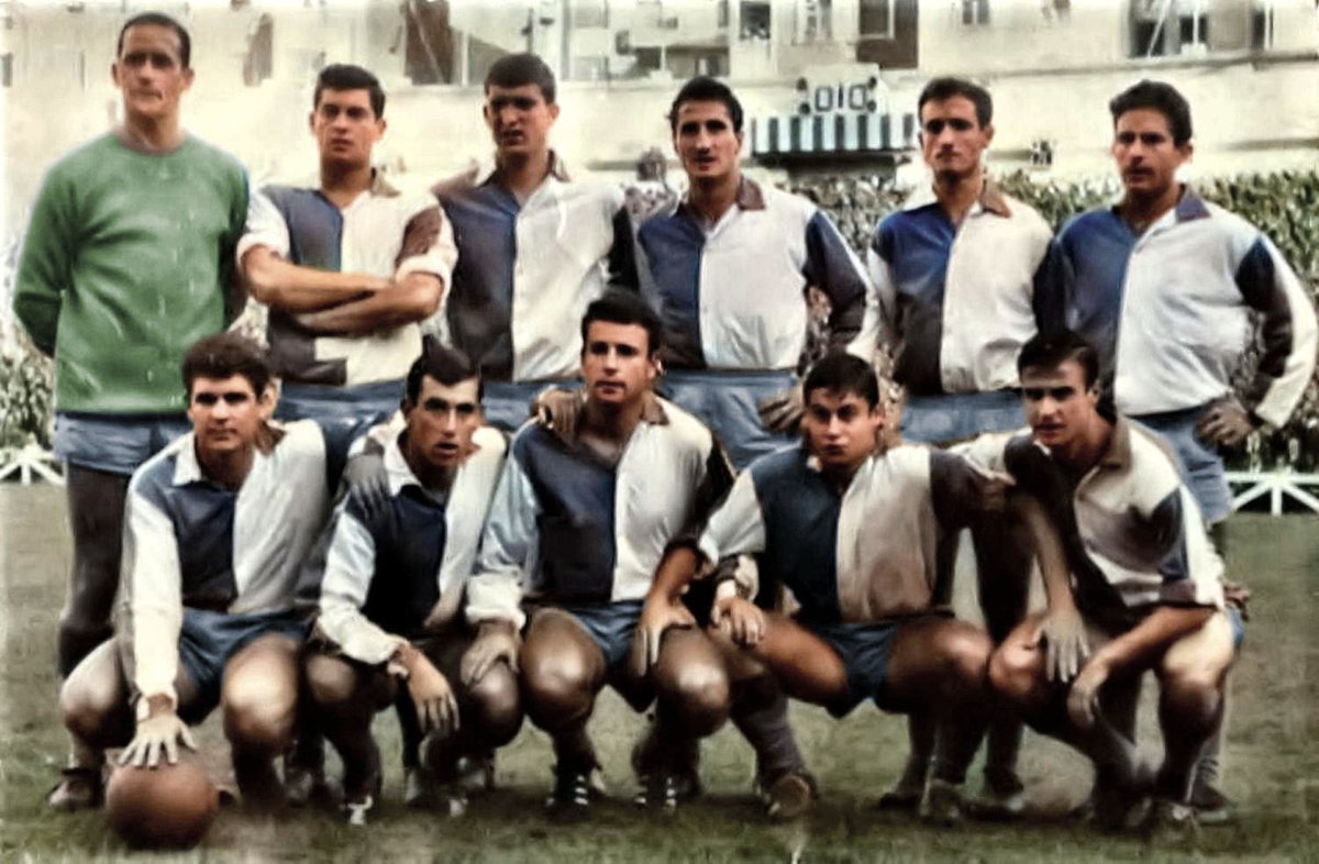 Cuando el #Atleti lució el primigenio uniforme del
@athleticclub en San Mamés (10/11/1963).  Arriba: Madinabeytia, Martínez Jayo, Glaría, Calleja, Amador, Rivilla. Abajo: Polo, Adelardo, Rives, Trallero y Beitia #Athletic125 🦁