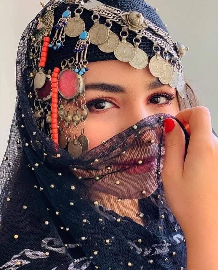 As_Alham0730's tweet photo. ضـرور نه وه پۀ انجـونو پسې هـڅـه
پۀ لاس نـه راتلـل، چـټي به مـو کوله

چــې خــبره بـه مــې پټـه وه لۀ بله
ســتا به یـاد وي، پۀ دری به مو کوله

#Alham🤘🏻👑 https://t.co/YoLv7nk0RT