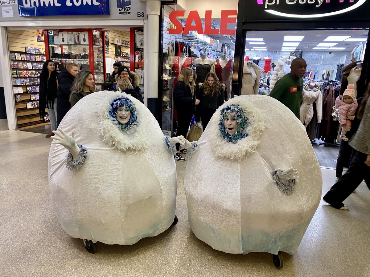 Snowballs for Sale (Ha) today #TheMallWoodGreen ⁦@ace_southeast⁩ ⁦@FoolsParadiseUK⁩