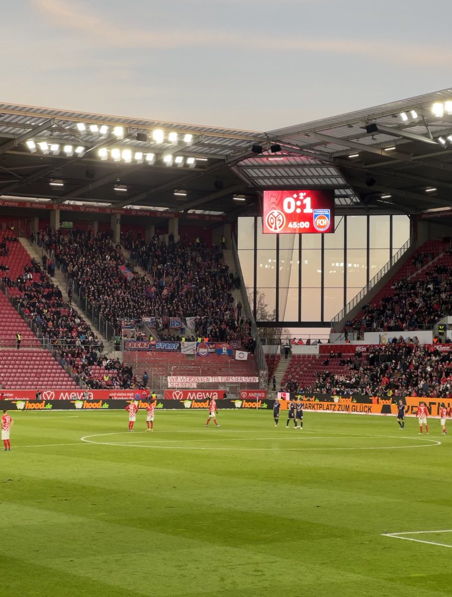 Mit einem 0:1 Rückstand gehts in die Pause. 😑

#M05FCH