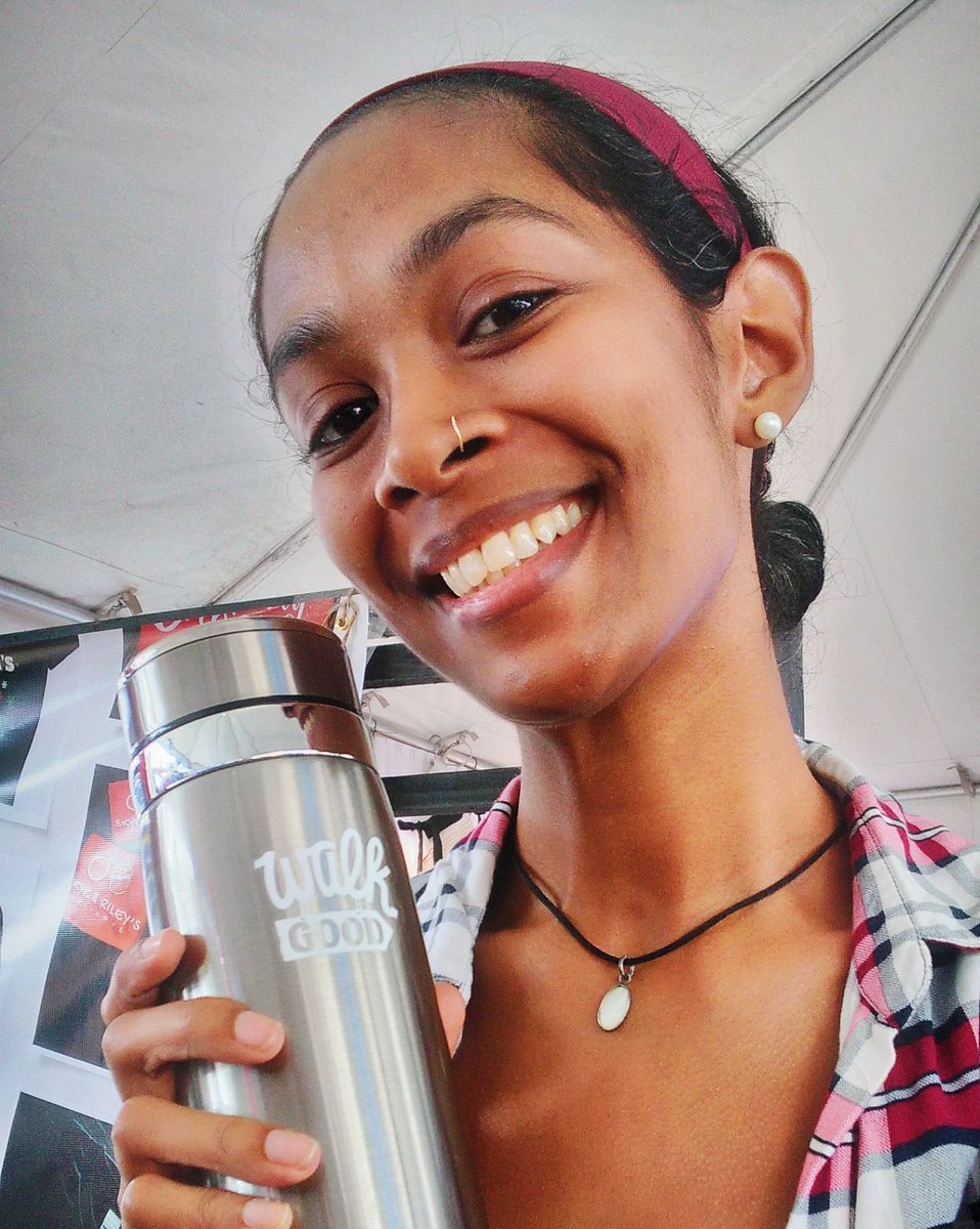 Happy Saturday lovelies! I'm at the JN Mall 📍JN Bank, Half Way Tree til 6pm today. Come say hi n do some Christmas shopping 🛍  #ShopLocal