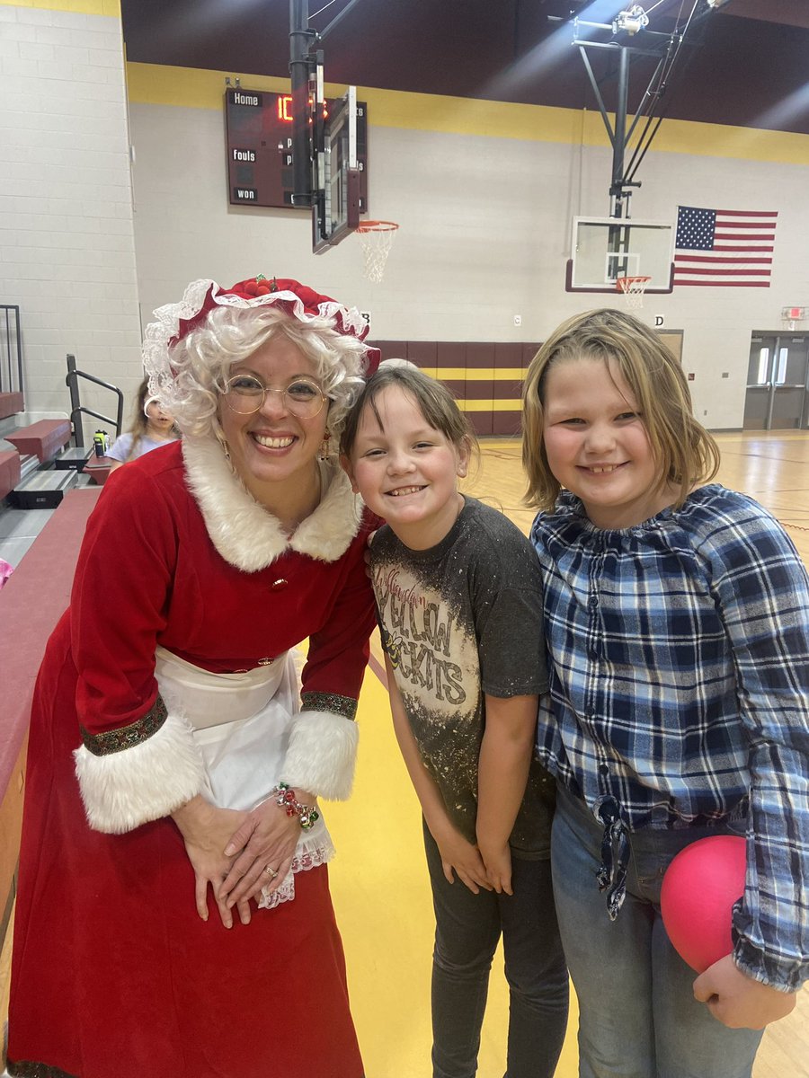 Our Days of Giving continued with Mrs. Claus reading to our two Partner in Education schools! She made sure to tell them Santa was paying extra attention this next week! 🤶🏼🤶🏼#whatbankingcanbe #banklocally