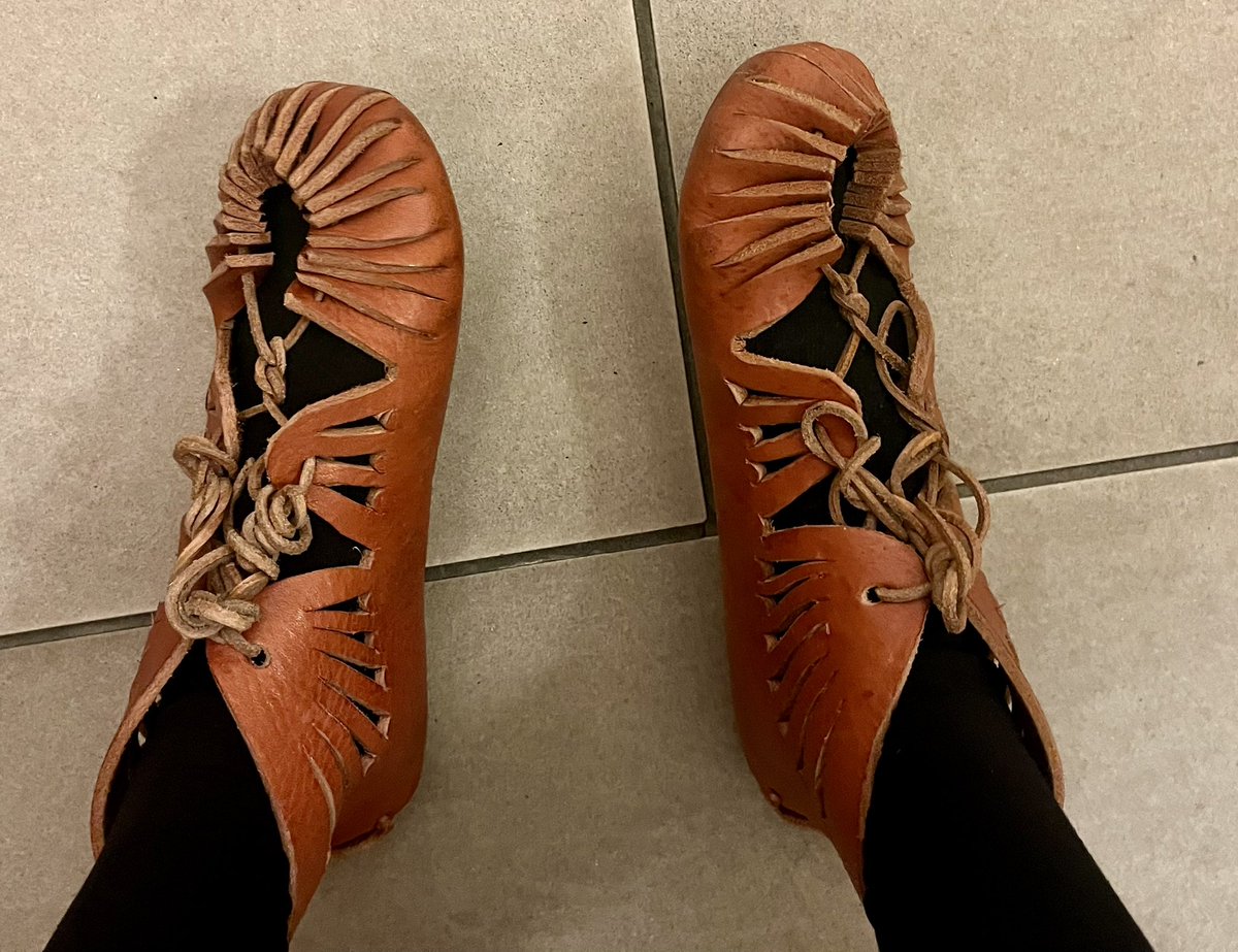 Brilliant time being a magistra at the readingancientschoolroom.com on Thursday (complete with the proper outfit!) <a href="/UniRdg_Classics/">Classics@UnivReading</a> <a href="/oxfordclassics/">Oxford Classics Outreach</a>