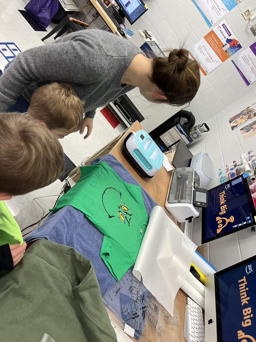 mrsemilybyers's tweet image. Last DIY night of 2023 at our #AWSThinkBiGSpace was a success! 40 participants made 60 different projects. Time to get ready for 2024! @AlderSchools #ElevateAlder #AWSInCommunities
