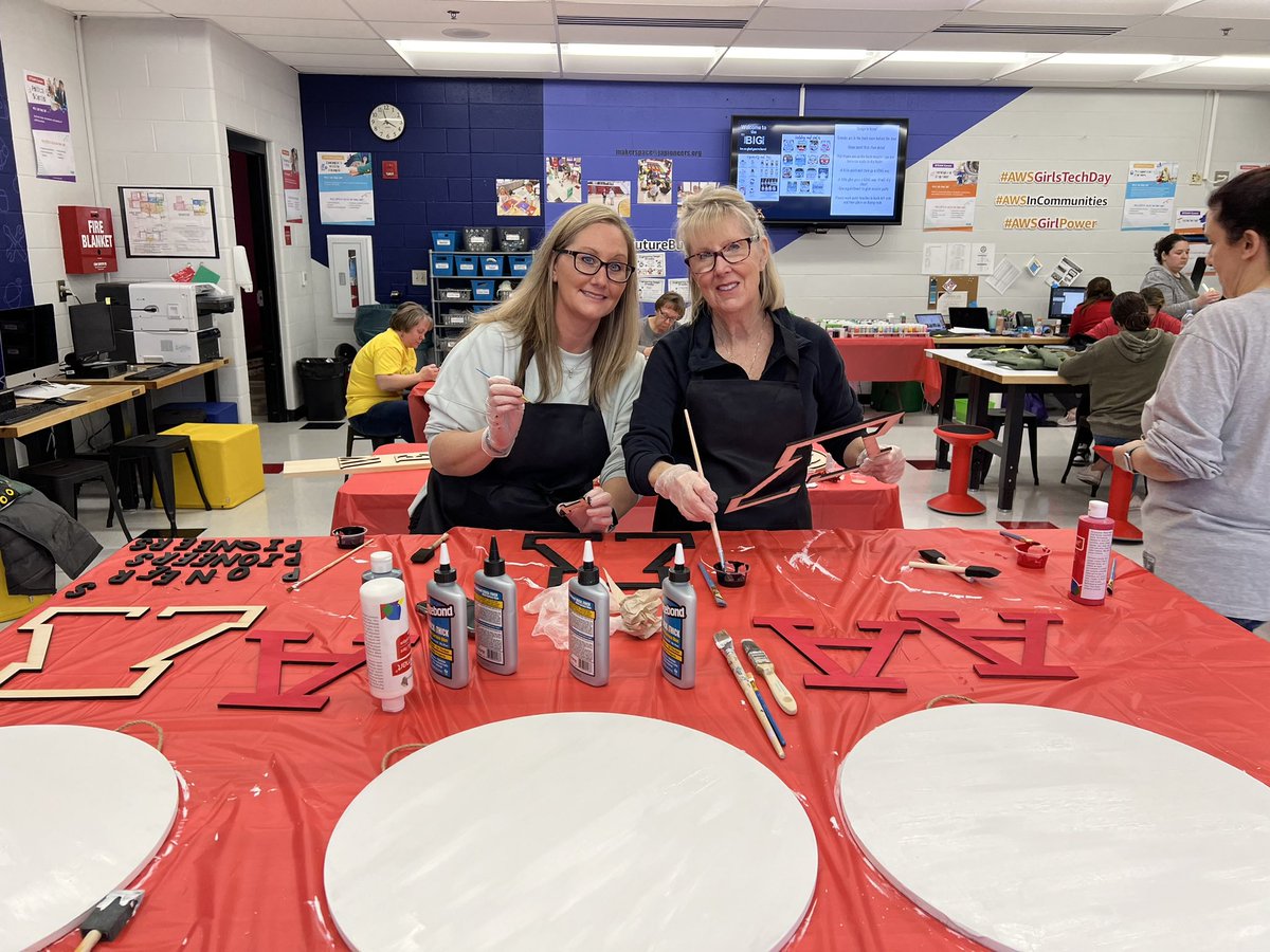 mrsemilybyers's tweet image. Last DIY night of 2023 at our #AWSThinkBiGSpace was a success! 40 participants made 60 different projects. Time to get ready for 2024! @AlderSchools #ElevateAlder #AWSInCommunities