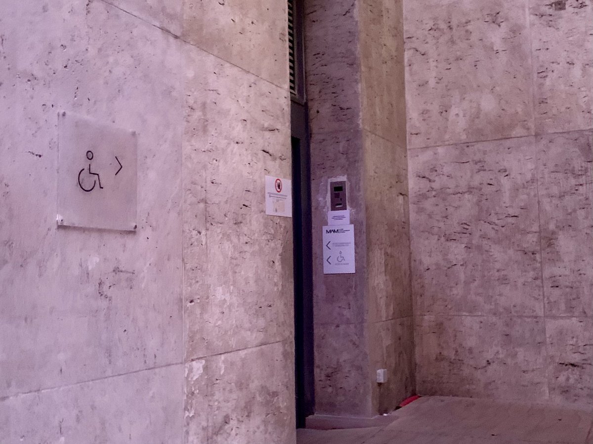 EricMeyer6892's tweet photo. Et ne parlons pas de l’accessibilité de certains musées…. Pas très « inclusif ». (Ici, le Musée d’Art Moderne) https://t.co/15TX6RtsAF