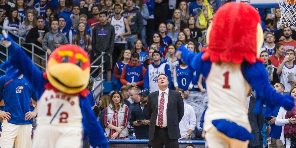 We're cheering on #KU basketball today as they take on Indiana! Looking to join fellow #Jayhawks? Follow the link below to find your closest watch party and opt in to KU watch party notifications! kualumni.org/watch-sites/ #RockChalk #kualumni