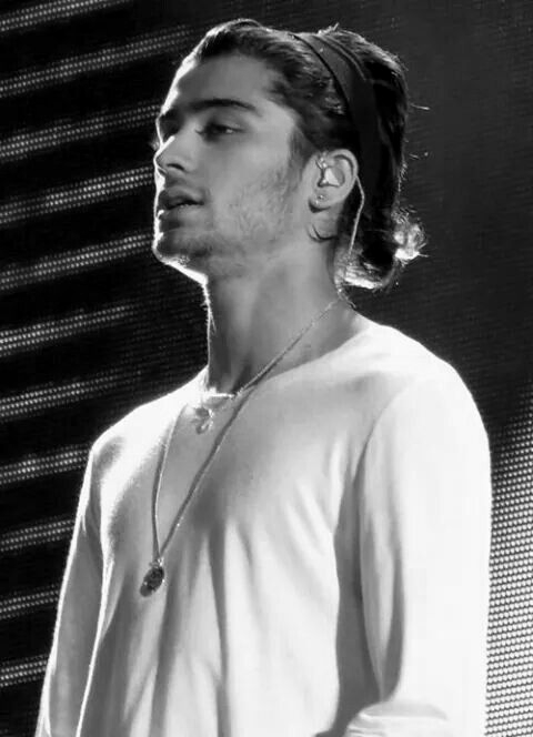 zayn in black&white ♡ (@bwzaynmalik) on Twitter photo 