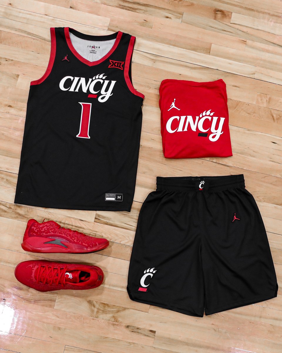 New 💧 for today's Hoops Classic vs. Dayton. #Bearcats | #TheMovement