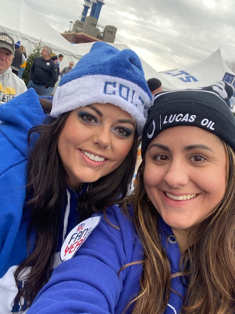 Omg look who I finally got to meet!! 
#Colts 2023 #FanOfTheYear @johnson_maren !!!!! 💙🤍
Just an AMAZING human! 
#ForTheShoe