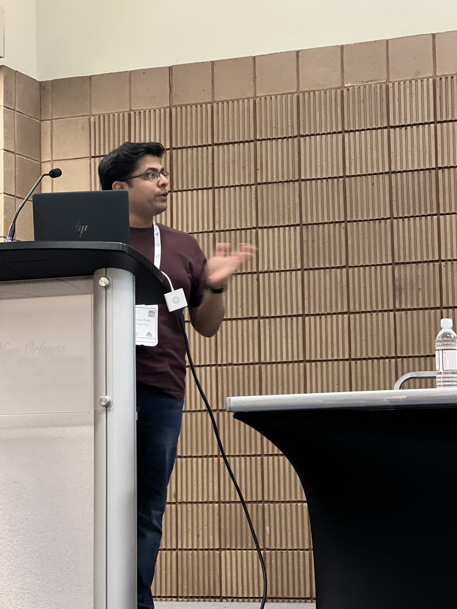 MimeeXu's tweet image. The rest of NeurIPS: how we can do ML on these soft squishy things like UX (…or “aligning human preference”) if we don’t know how to quantify them?

Chrome OS team: ugh.. regression?

User experience on Chrome books can be predicted from specs!

#MLforSystems #UX #Alignment