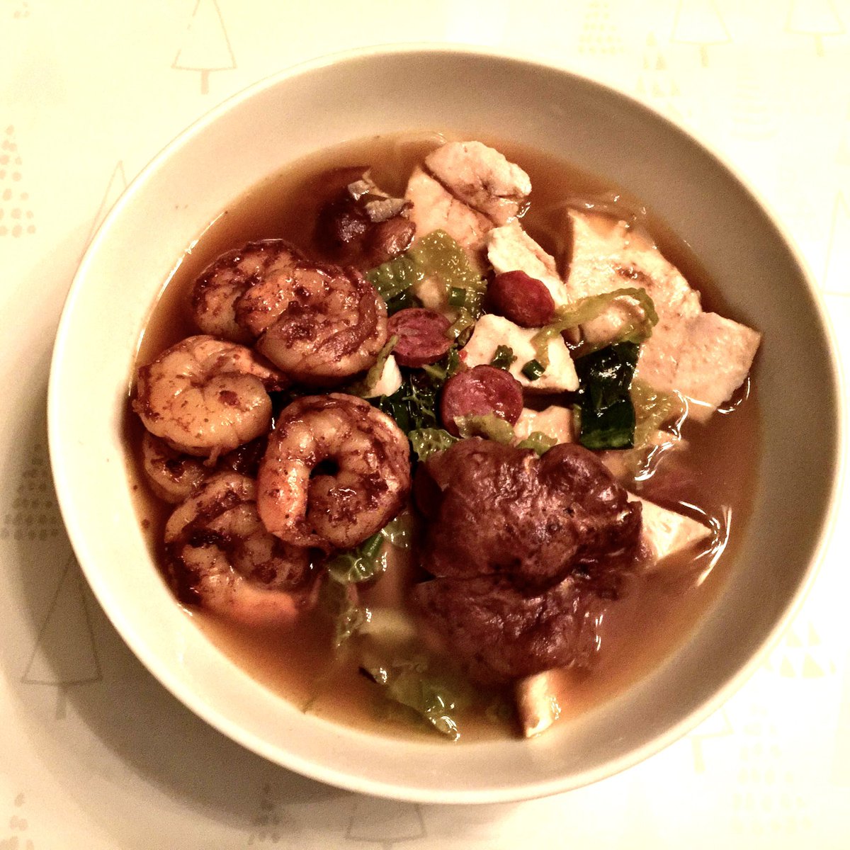 TheRealJazzChef's tweet photo. Shiritaki soup noodles with sous vide ginger galangal chicken, spicy soy shrimp, Chinese sausage and fresh shiritaki mushrooms in a chicken-Chinese chive broth. https://t.co/u9FpHCfMdA