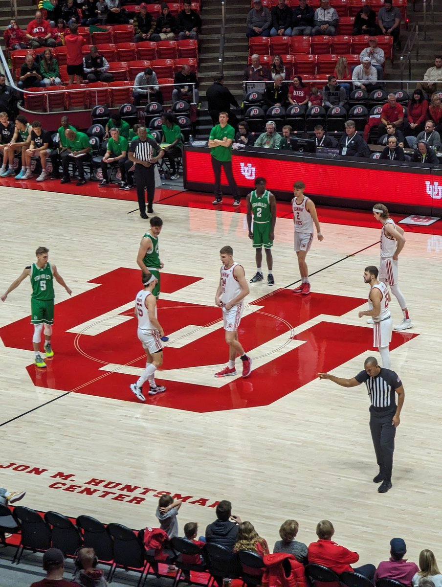 BevanWeed's tweet image. Missed the opportunity to go full red vs green for Christmas. #GoUtes