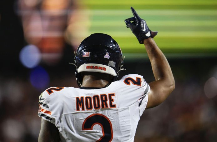 jacobinfante24's tweet image. One RT = One vote for these #Bears

#ProBowlVote Jaylon Johnson
#ProBowlVote Montez Sweat
#ProBowlVote DJ Moore
#ProBowlVote T.J. Edwards
#ProBowlVote Teven Jenkins