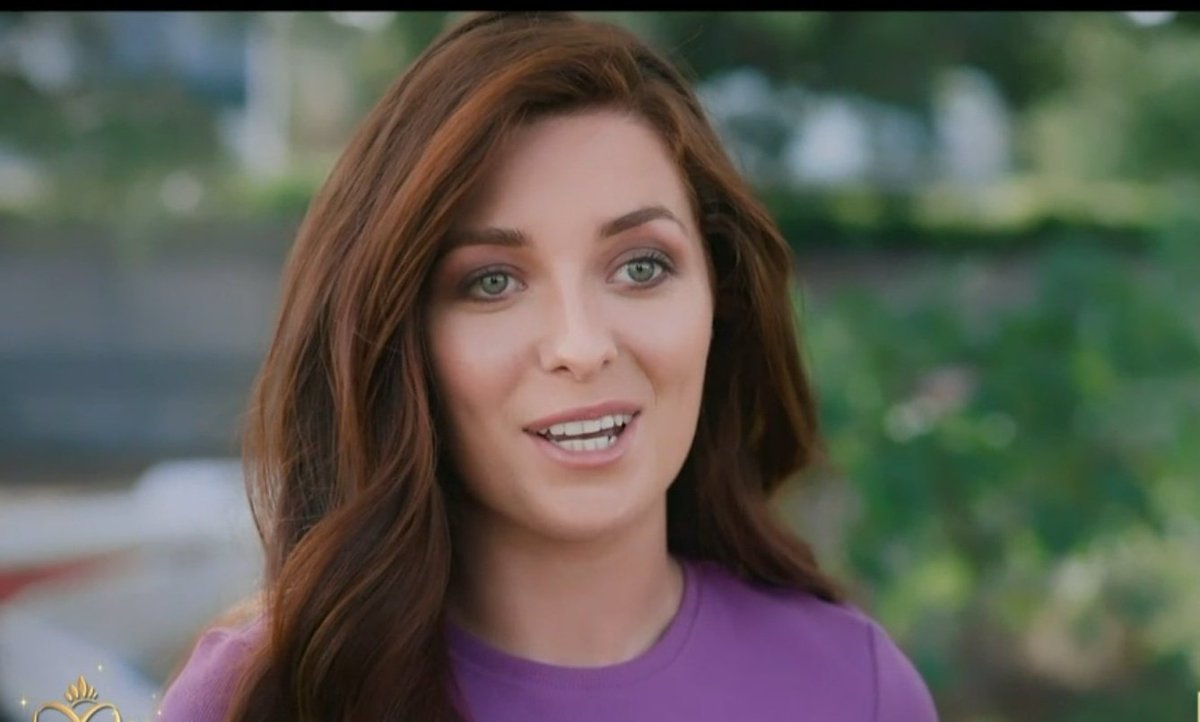 Je_suis_Moizi's tweet image. Miss Bretagne, la seule qui checke Twitter du coin de l'œil pendant qu'elle participe au concours

#MissFrance2024 #MissFrance