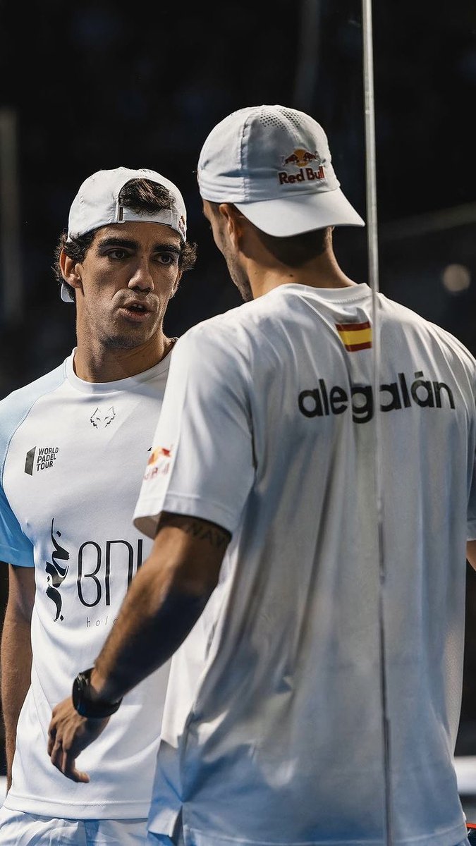 PadelWorldAR's tweet image. 📊 | غالان و ليبرون بعد الفوز اليوم 

17 انتصار على التوالي ✅

النهائي الرابع على التوالي ✅

اول ثنائي يلعب ثلاث نهائيات ماستر فاينل على التوالي ✅

#بادل #WPTMasterFinal