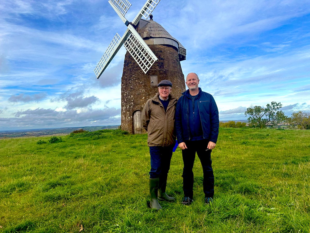 Red sky at night, shepherd’s delight! We talk weather lore and share some member cloud photos with John Craven on @BBCCountryfile on BBC1 at 7pm this Sunday Dec 17 and 7.35am on Christmas Eve. bbc.co.uk/programmes/m00… #cloudspotting