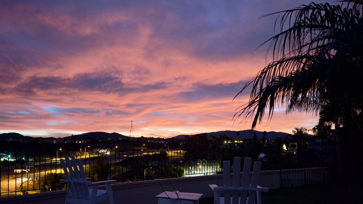 Omomyid's tweet photo. #sunrise #cawx https://t.co/vf0ClxrsCy