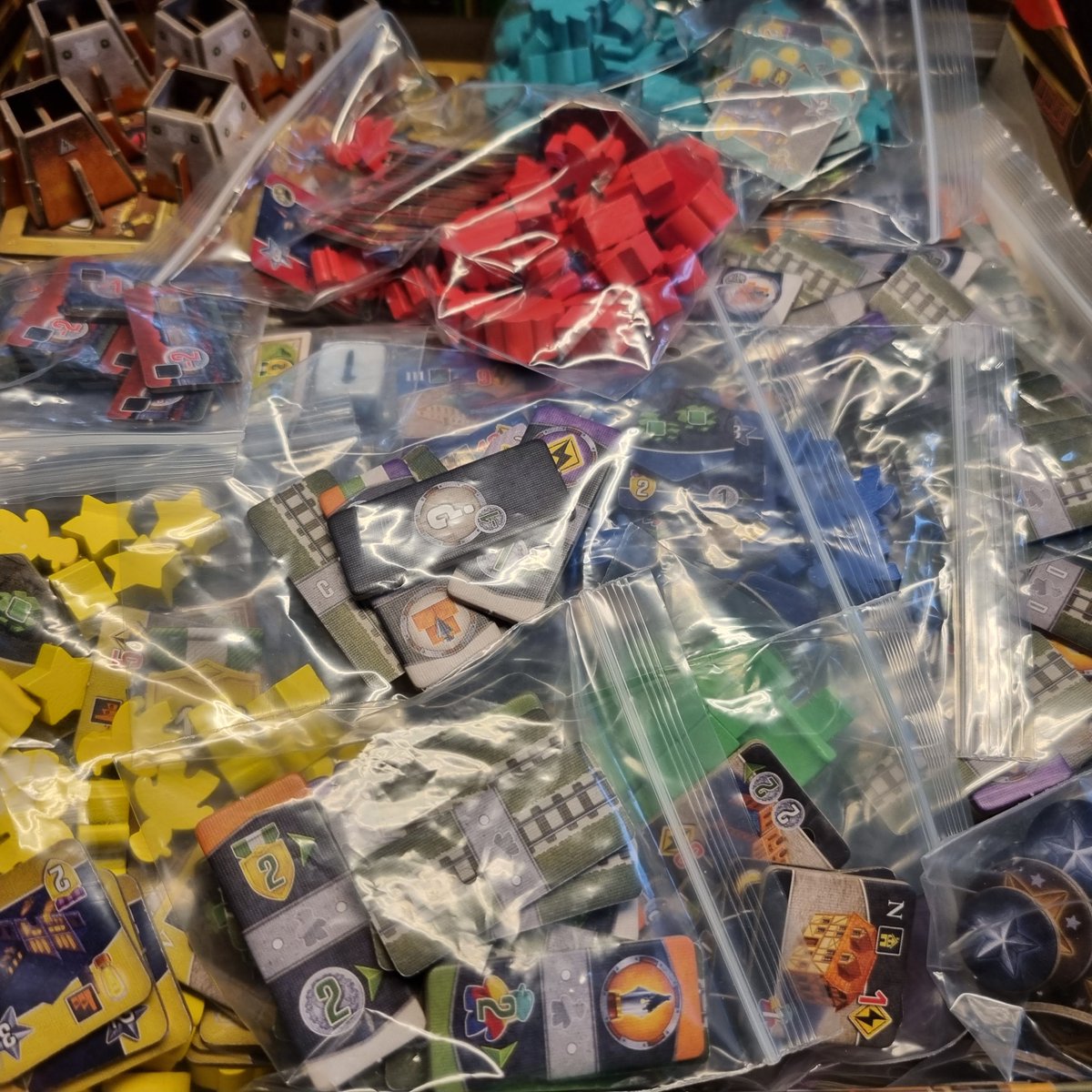 EurohellDesign's tweet image. Question for you👋: Should we plan the Nucleum @BoardAndDice release upgrade at the beginning of the year or wait for the announced expansion in Q1 to offer you a combination of the base game and the expansion? What do you prefer❓

#EurohellDesign #Boardgames #Nucleum