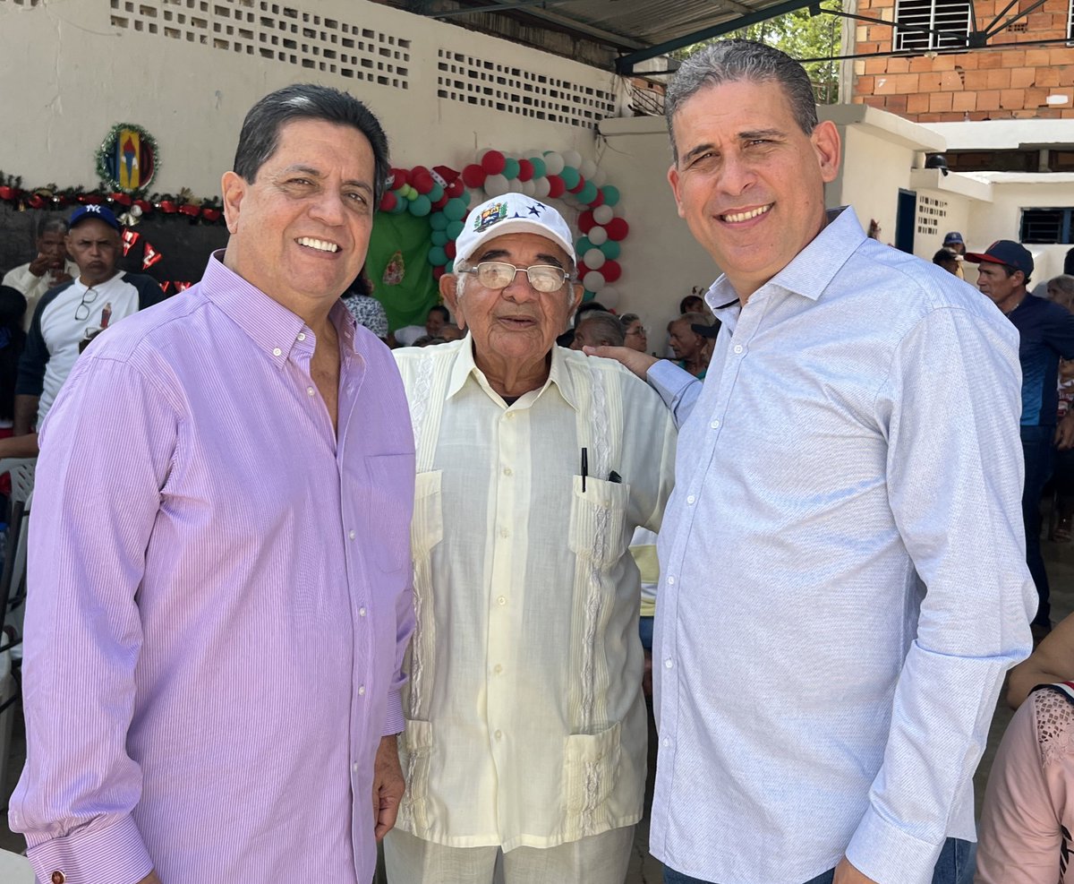 ADOrg_Laraof's tweet photo. #17Dic | Parrandón navideño en Carora, municipio Torres. Legítima @ADemocratica en Resistencia con su dirigencia y militancia celebrando la navidad junto a @edgarzambranoad Primer Vicepresidente nacional y miembros del CES @karelisherediah Secretaria de Organización, @ErickaRerickac1 y @MildredCrespoAD Secretarías políticas de la seccional Lara.