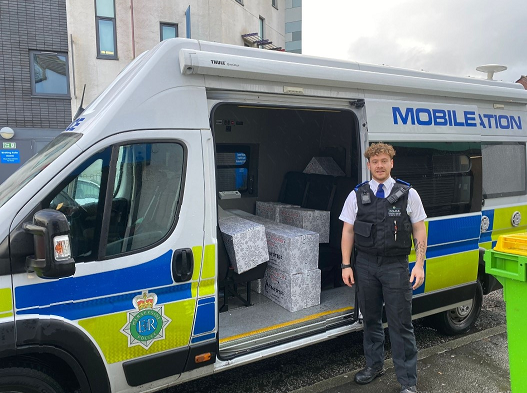 Teardrops Christmas Hamper Delivery | Team 1 officers were out assisting Teardrops earlier this week with their Christmas hamper and present deliveries to schools across #StHelens As always, we are glad we could be of assistance. Thanks again ! @TeardropsOrgUK