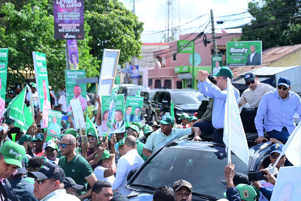 Hoy recorremos las provincias de San Pedro de Macorís, Hato Mayor, El Seibo, La Altagracia y La Romana, en apoyo a los candidatos de la #FuerzaDelPueblo de cara a las elecciones de febrero de 2024.
#VolvamosPaLante