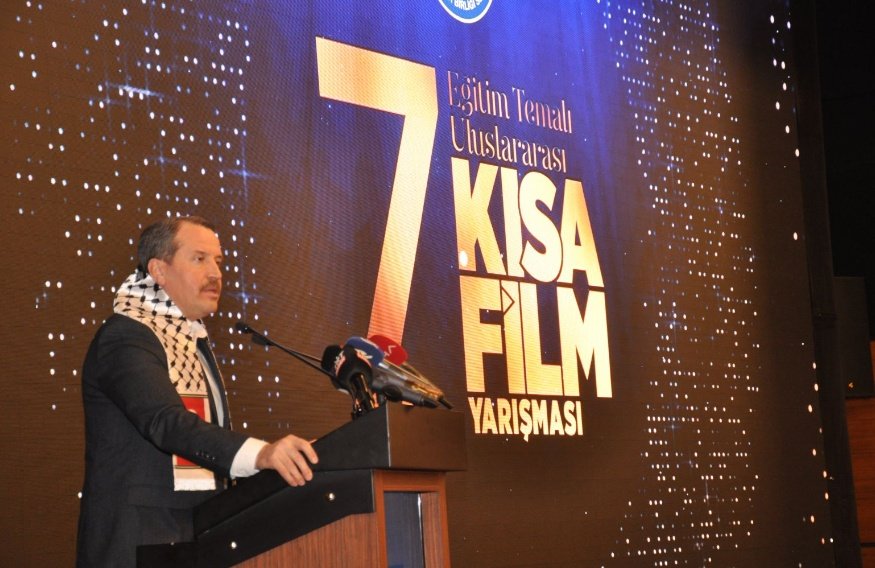 Ali Yalçın: 
sözleşmeli öğretmenlikten kadroya geçenlere dört yılı beklemeden kadroya geçiş tarihi itibarıyla yer değişikliği hakkı tanınmalıdır.
<a href="/tcmeb/">Millî Eğitim Bakanlığı</a> <a href="/Yusuf__Tekin/">Yusuf Tekin</a> <a href="/_aliyalcin_/">Ali YALÇIN</a>