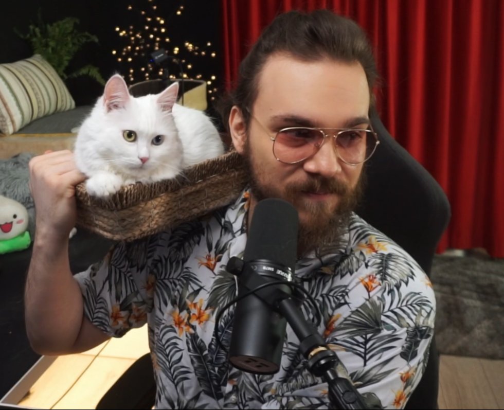 mL7support's tweet photo. Olaf is my familiar https://t.co/fYFRRcFUSm