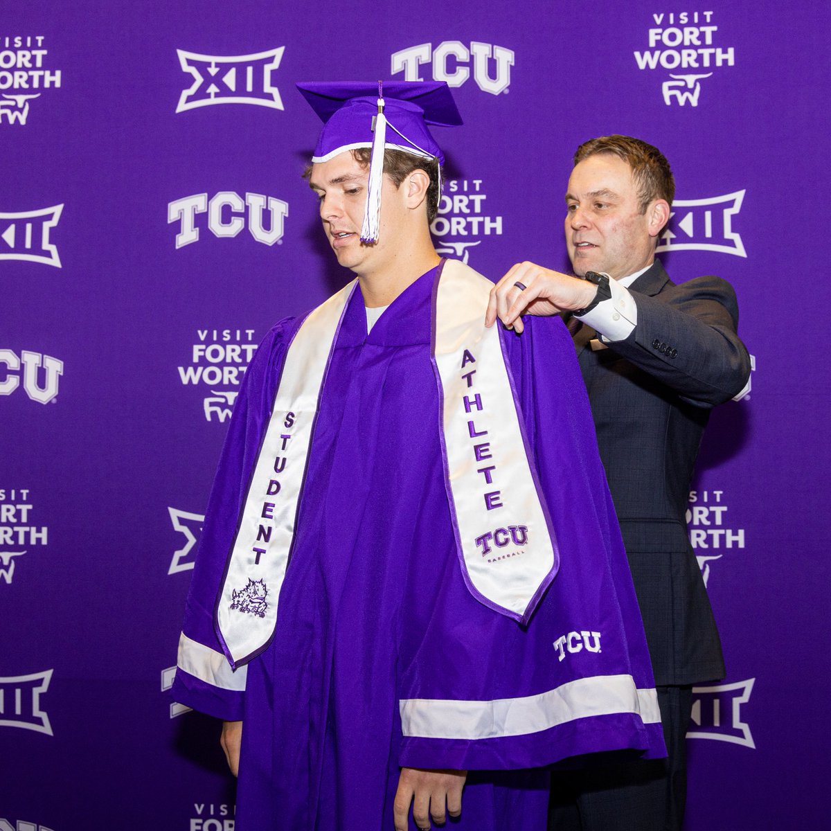 🎓Congratulations @StormHierholzer on earning your TCU degree! #FrogballUSA | #GoFrogs