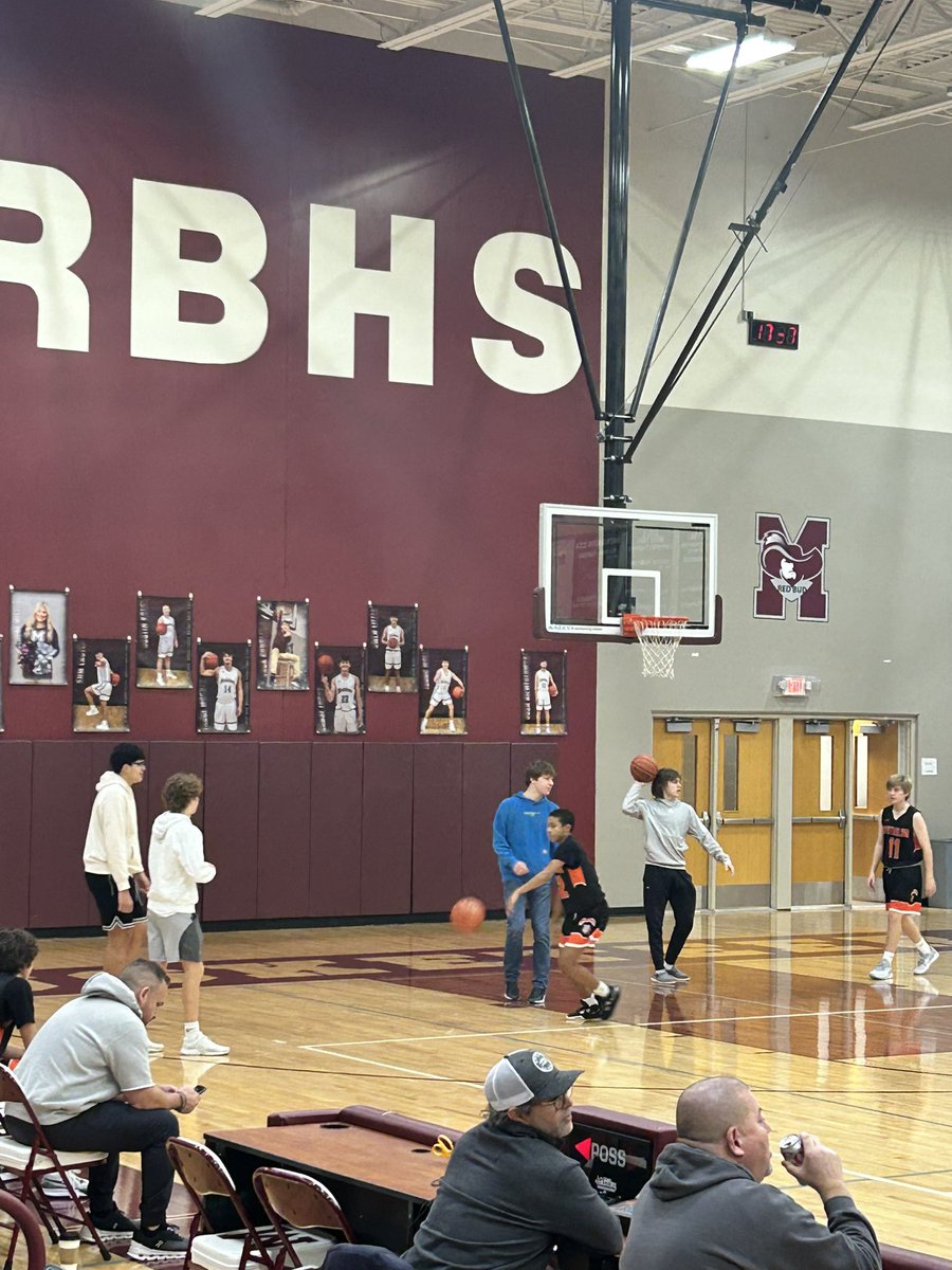 Great to see some of the varsity guys for @WaterlooHoops come out to support the freshmen this morning at Red Bud. Freshmen win 53-50 to get to 5-0 on the season! #culture #setthetone